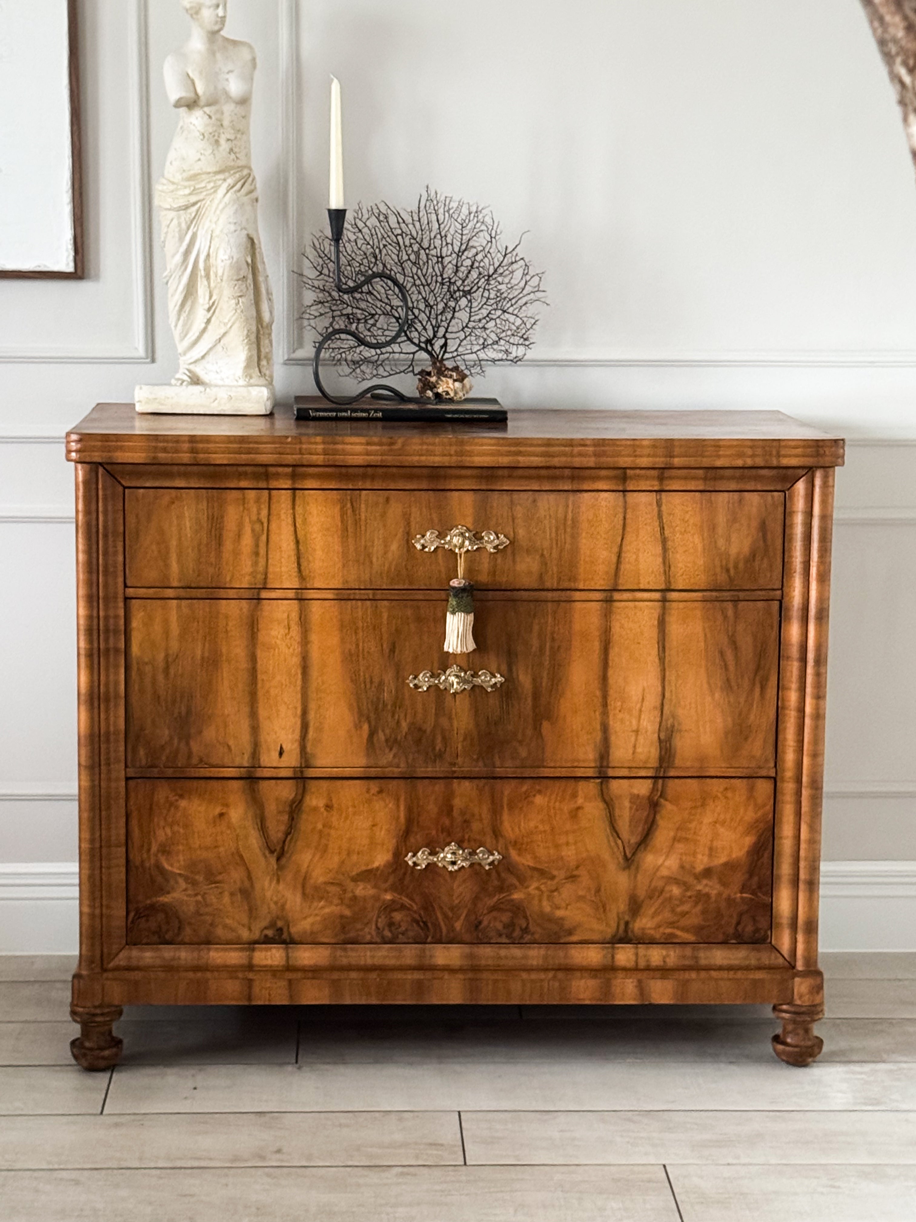 HÜBSCHE ANTIKE BIEDERMEIER KOMMODE NUSSBAUM