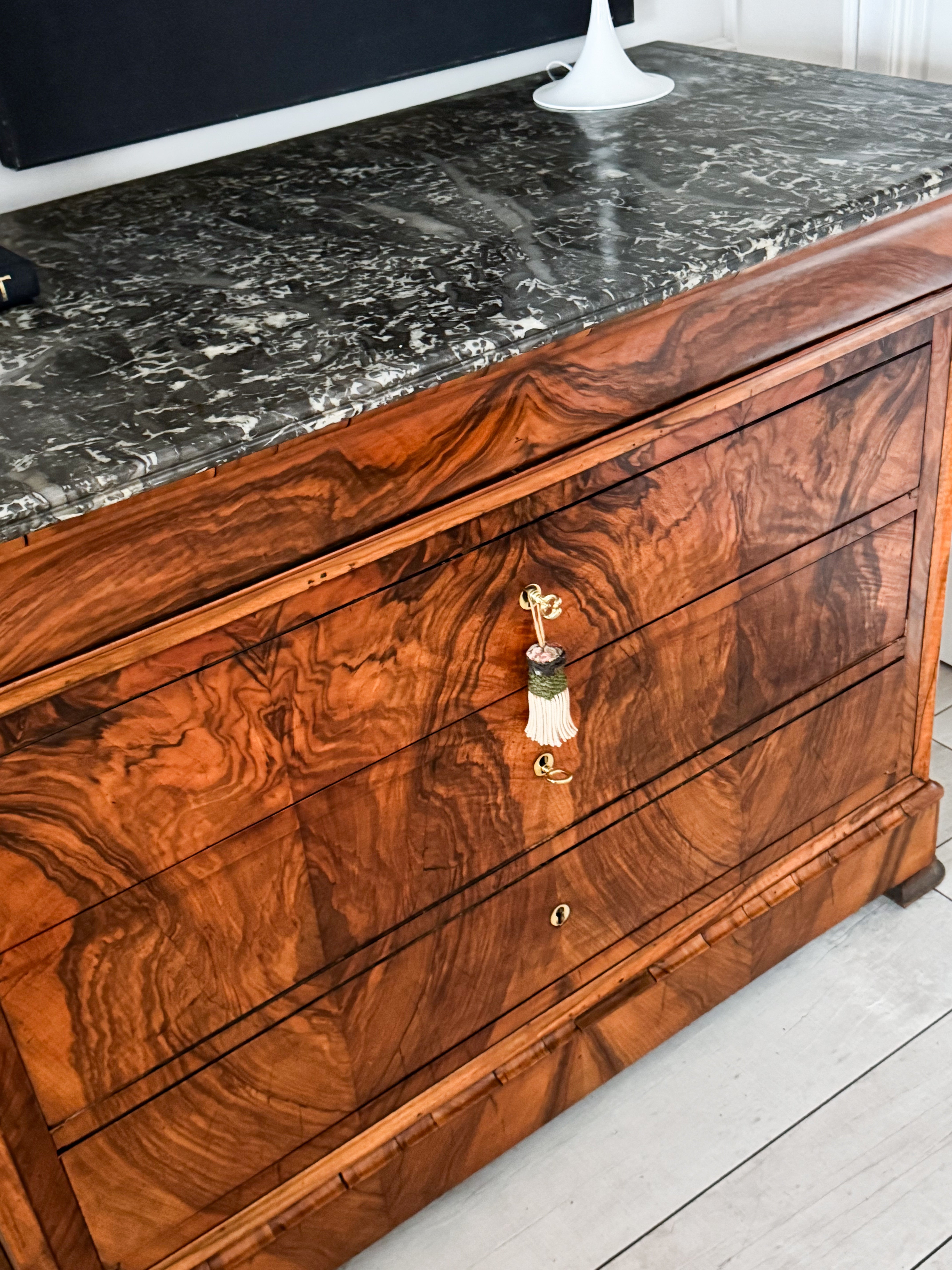 ANTIQUE FRENCH CHEST OF DRAWERS MADE OF WALNUT WITH MARBLE TOP