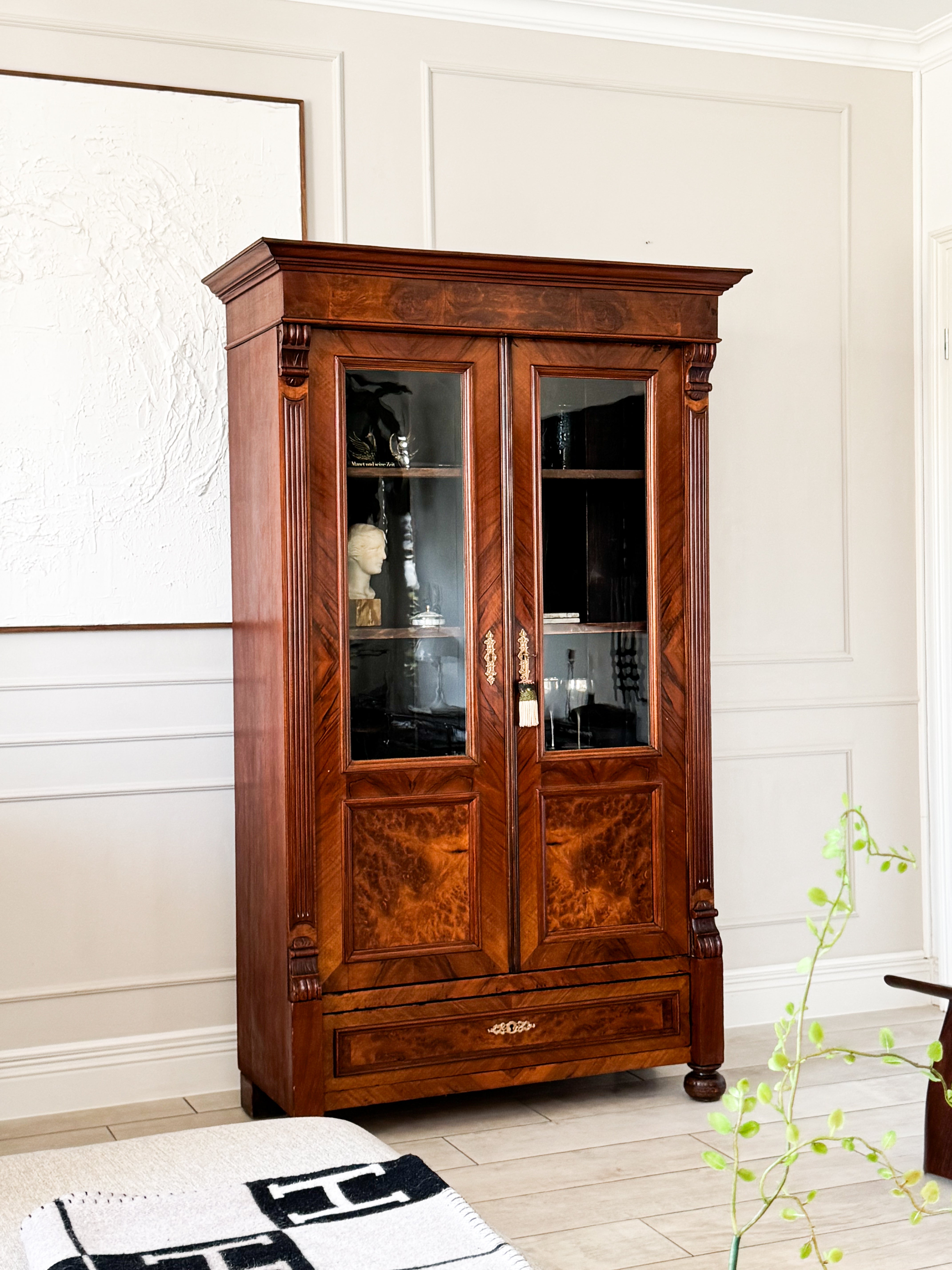 Antique walnut display cabinet from the Gründerzeit period