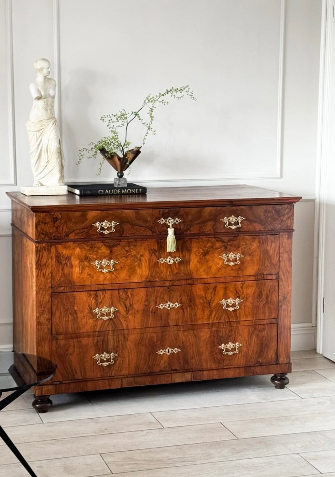 ANTIQUE BIEDERMEIER CHEST OF DRAWERS MADE OF WALNUT BEAUTIFUL GRAIN