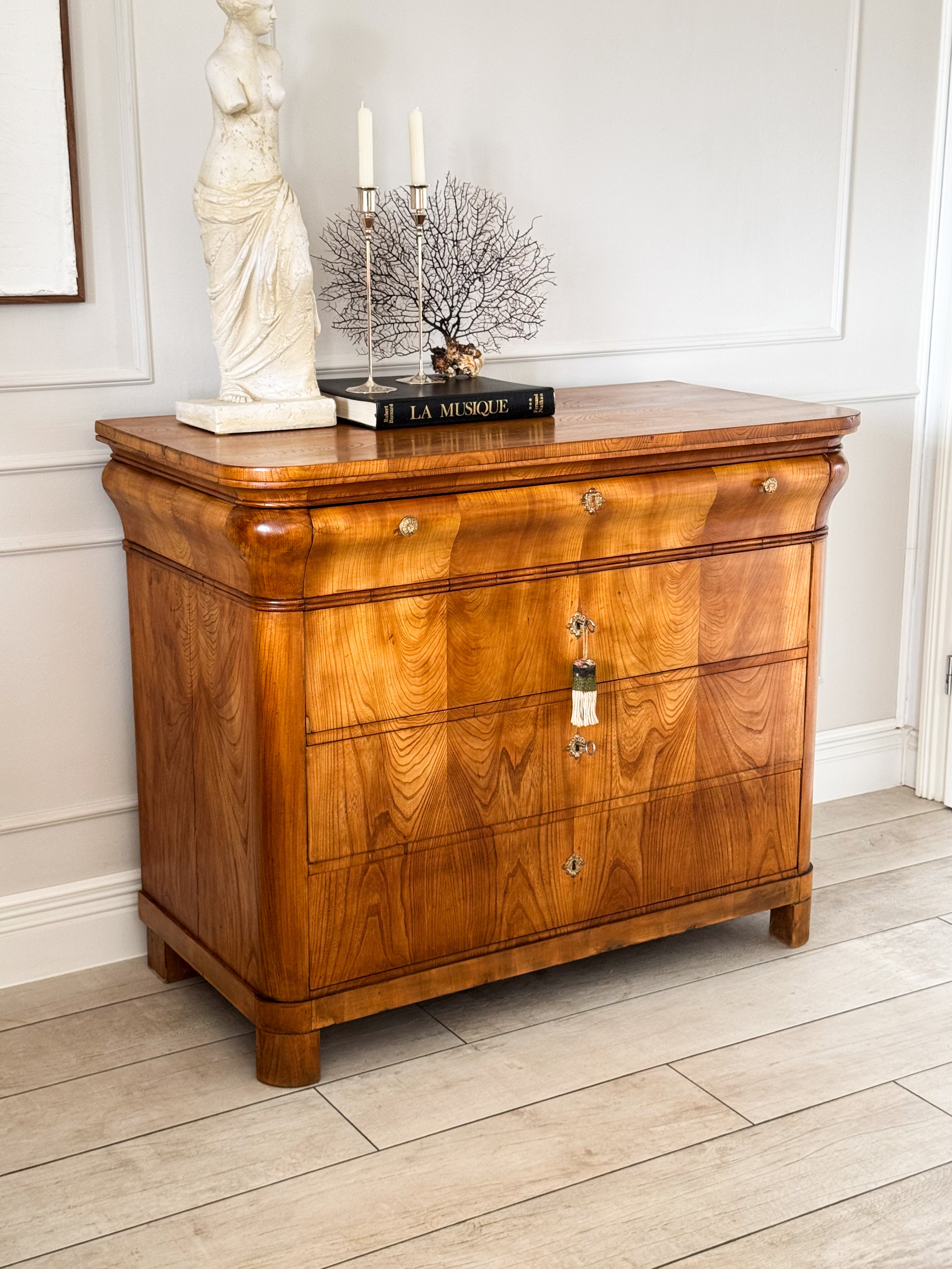 FINE ANTIQUE BIEDERMEIER CHEST OF DRAWERS
