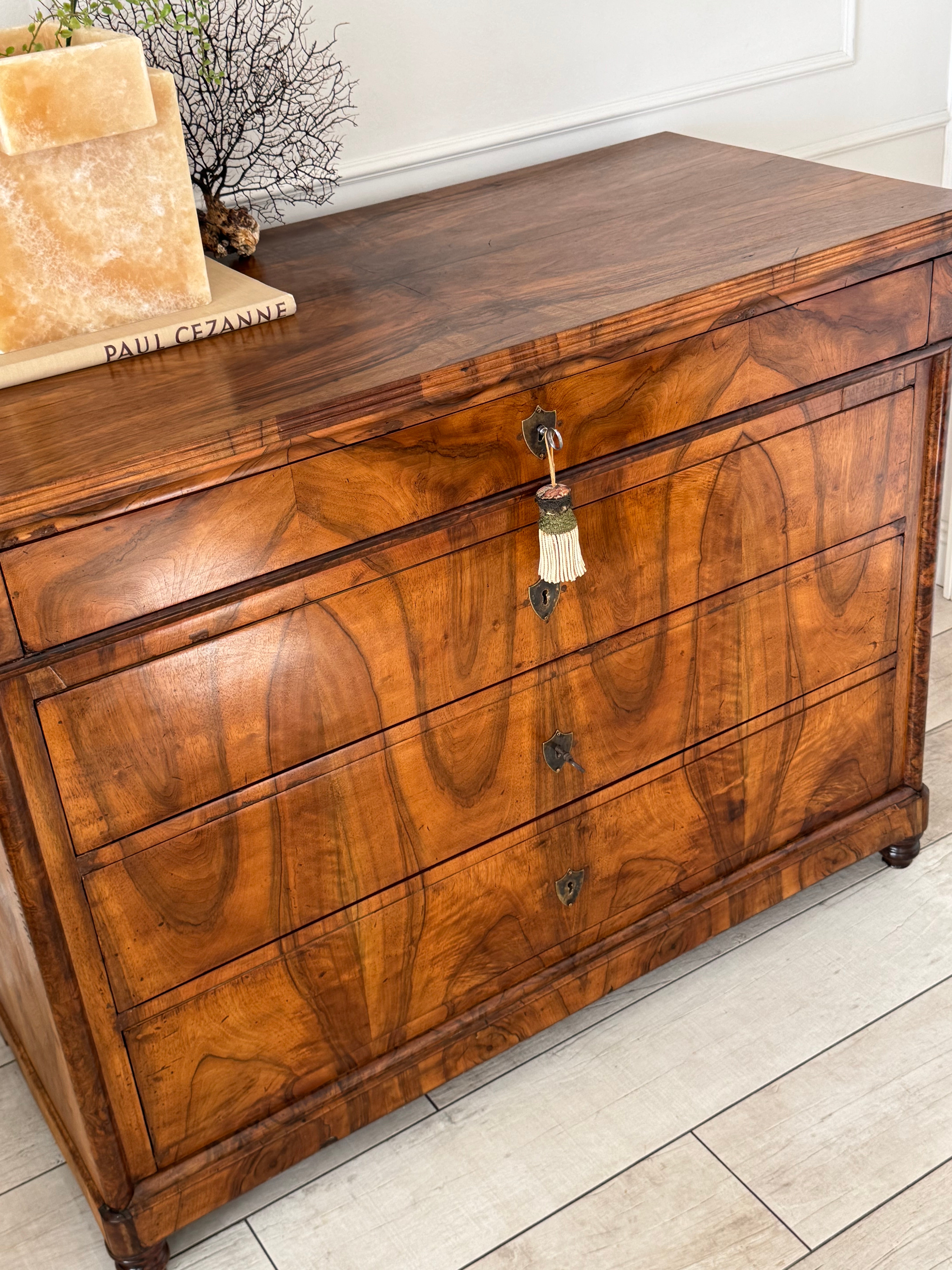 FEINE ANTIKE BIEDERMEIER KOMMODE NUSSBAUM