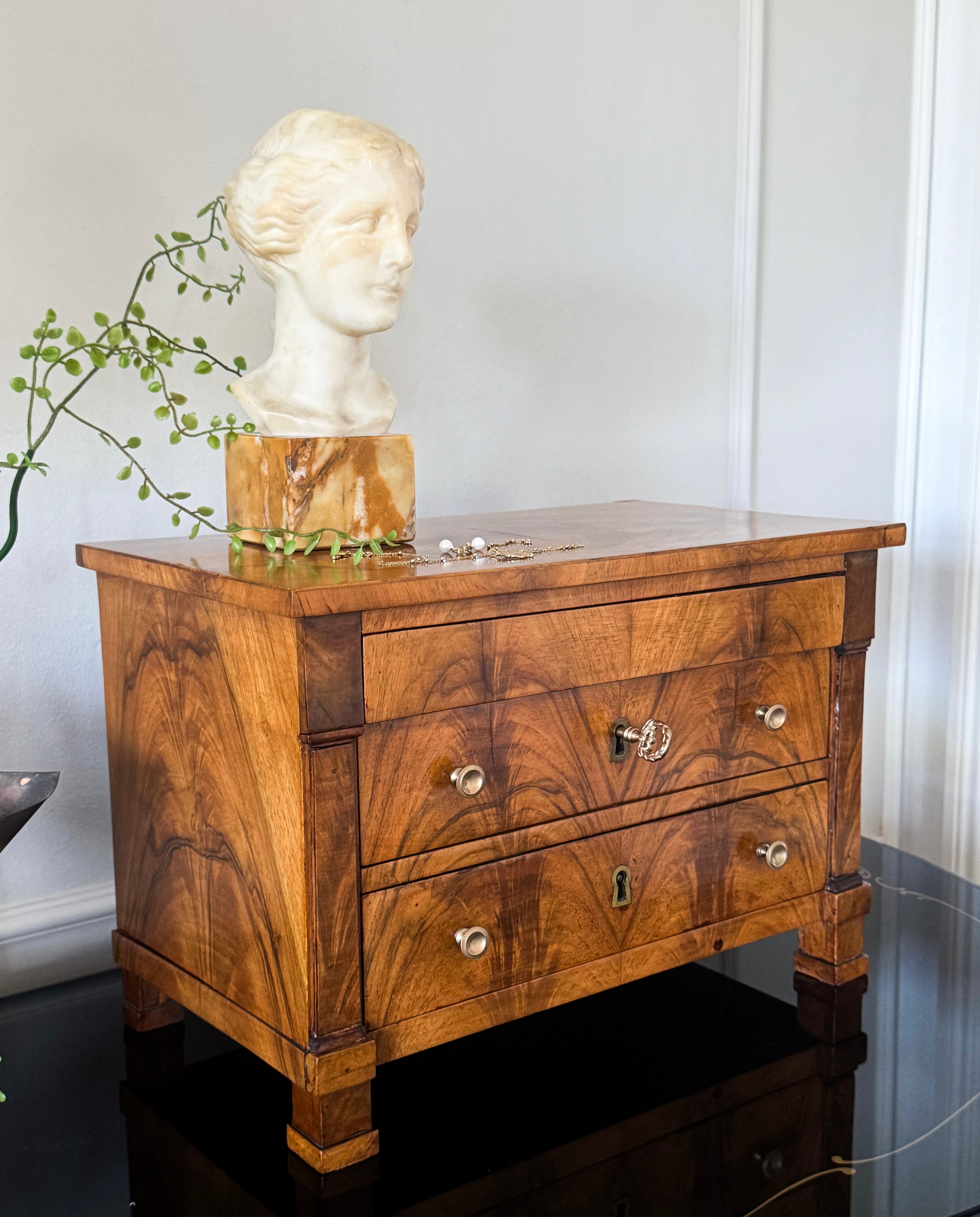 ANTIKE BIEDERMEIER MODELLKOMMODE MINIATURKOMMODE Schmuckstück