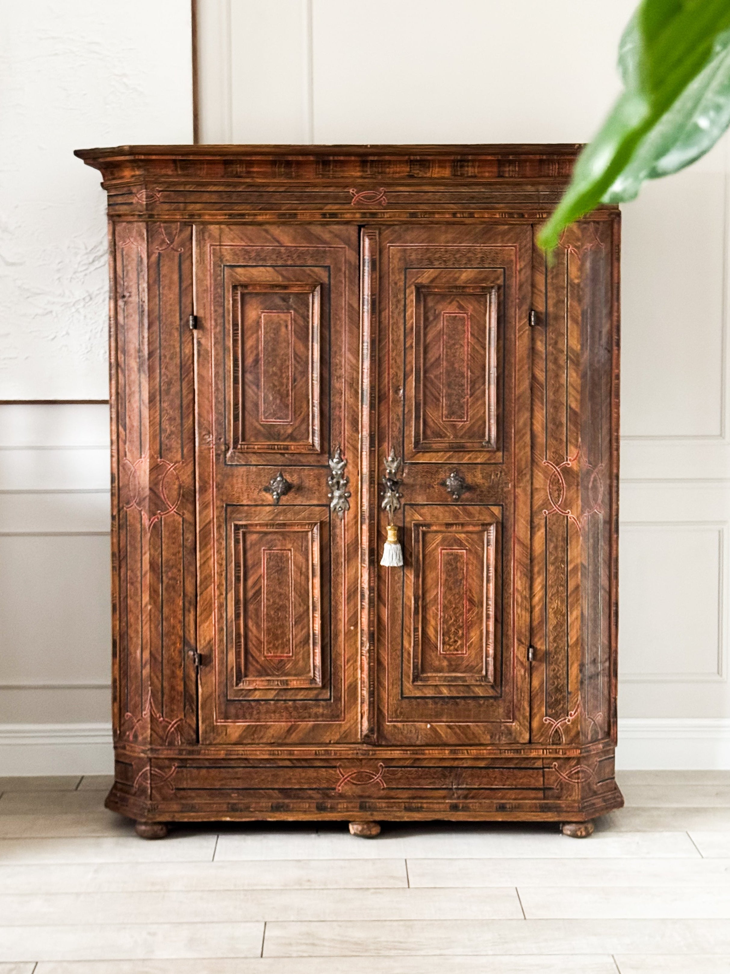 ANTIKER BAUERNSCHRANK AUS DER BAROCKZEIT HANDBEMALT 1780