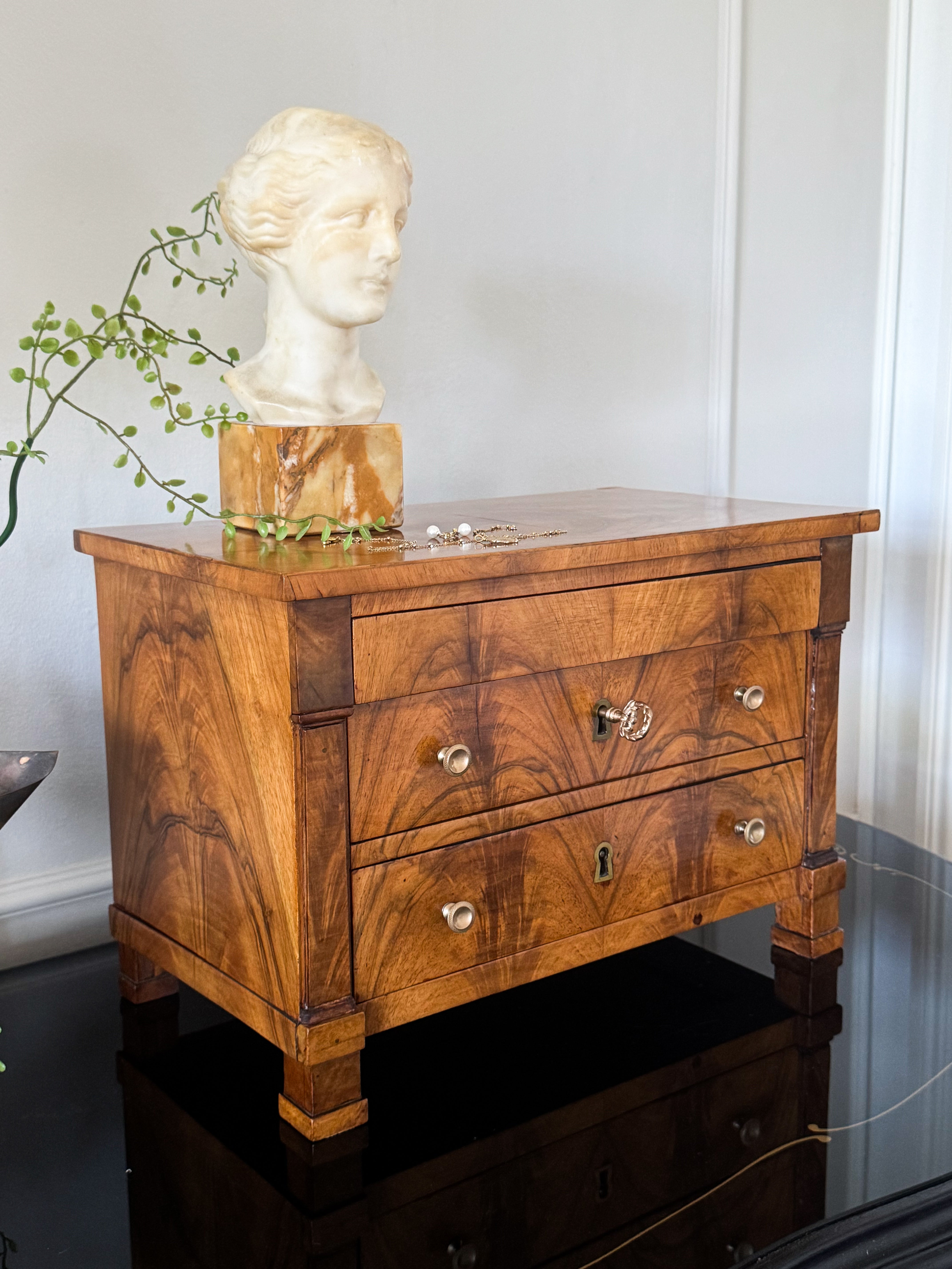 ANTIKE BIEDERMEIER MODELLKOMMODE MINIATURKOMMODE Schmuckstück