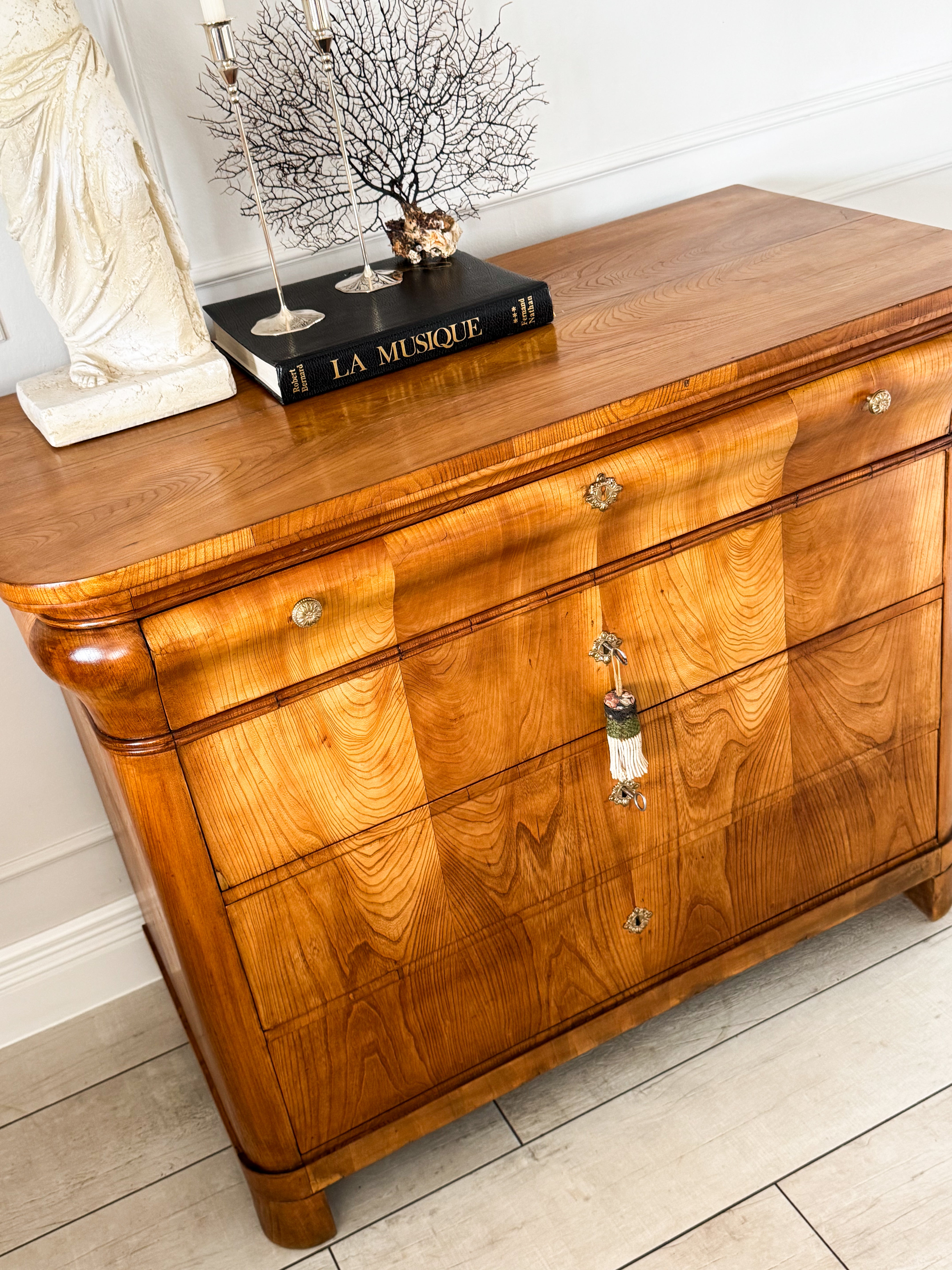 FINE ANTIQUE BIEDERMEIER CHEST OF DRAWERS
