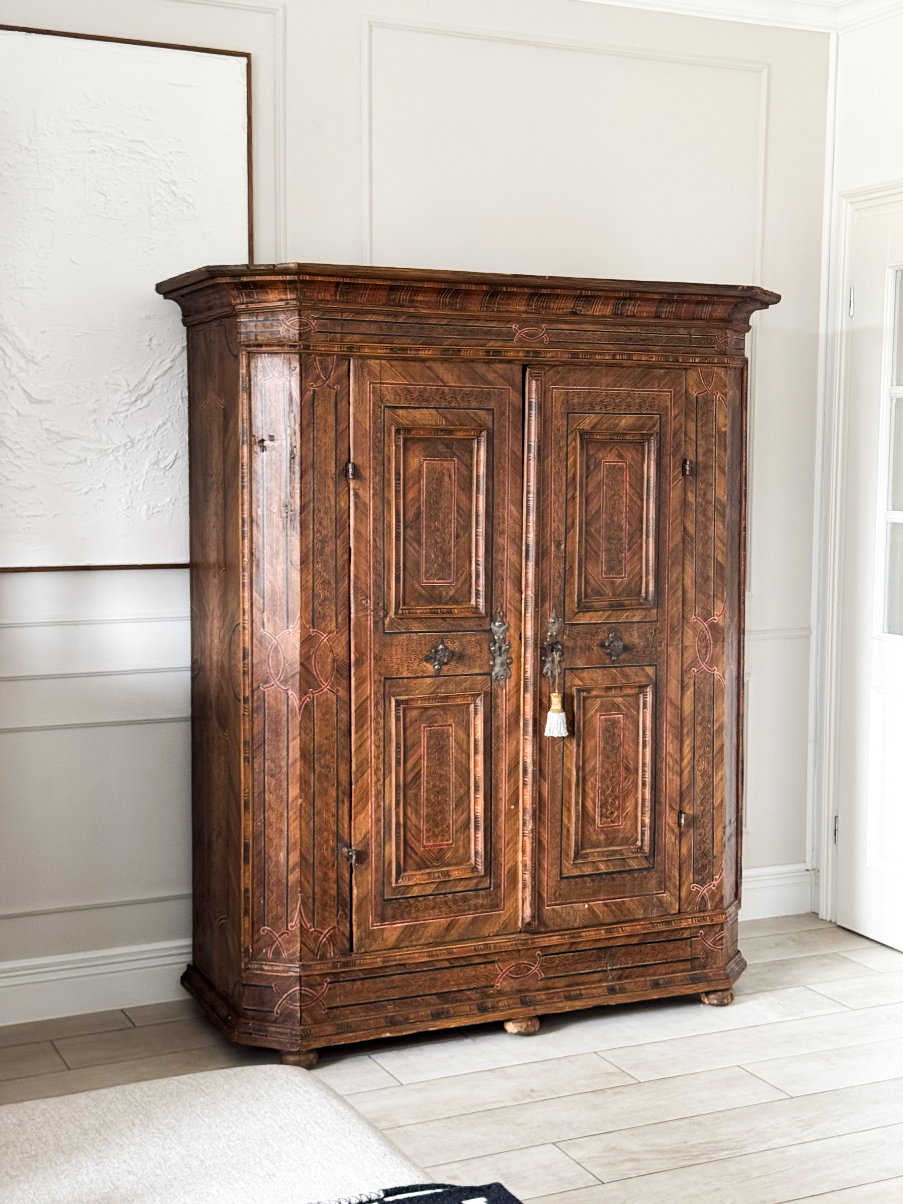 ANTIKER BAUERNSCHRANK AUS DER BAROCKZEIT HANDBEMALT 1780