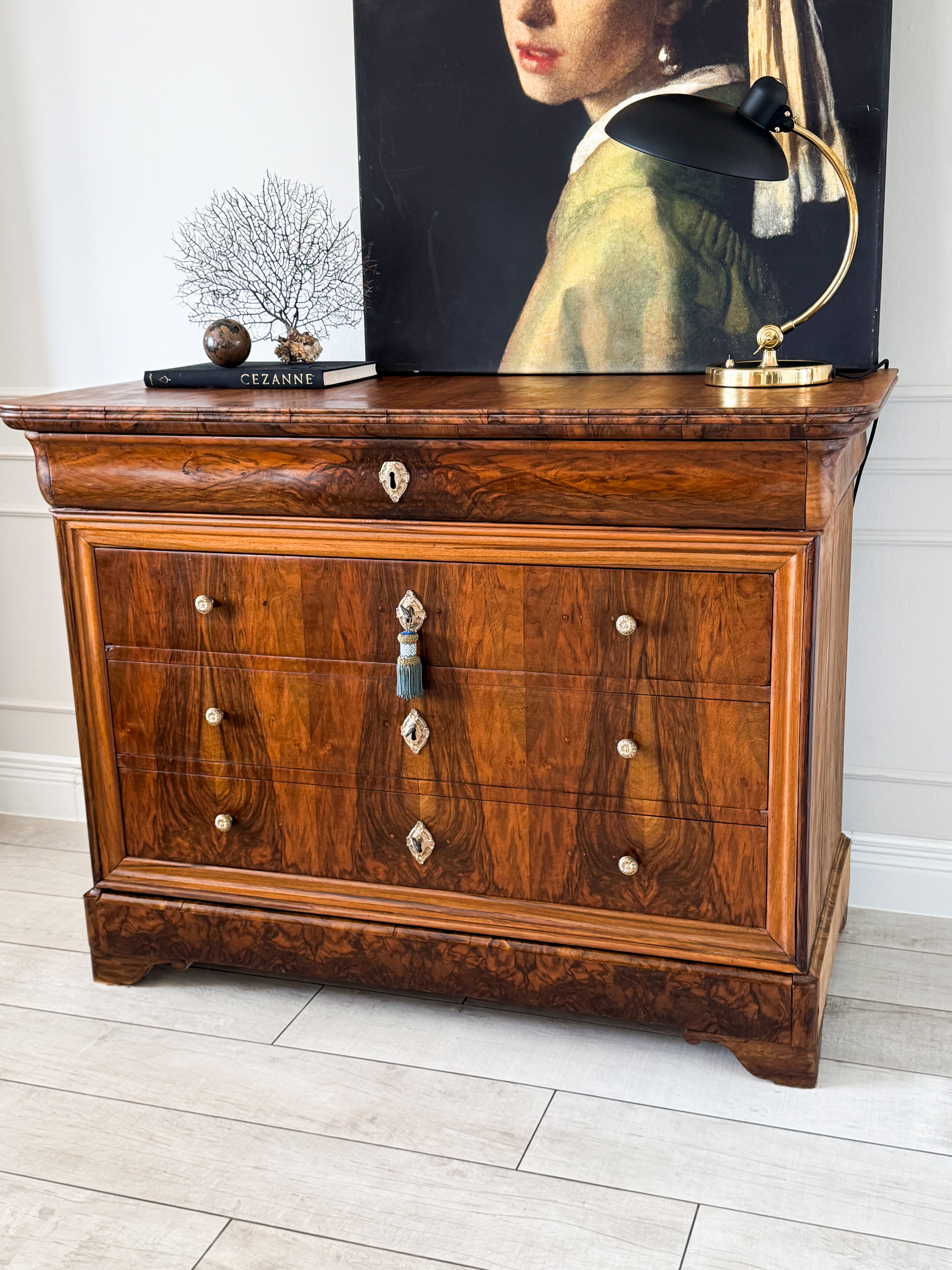 ANTIKE ELEGANTE BIEDERMEIER KOMMODE NUSSBAUM