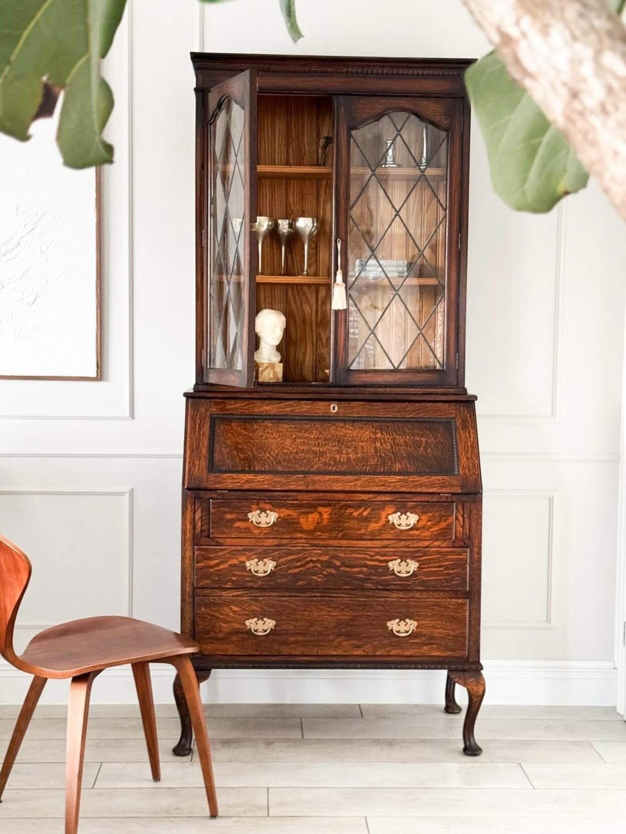 STILLVOLLER ANTIKER AUFSATZSEKRETÄR