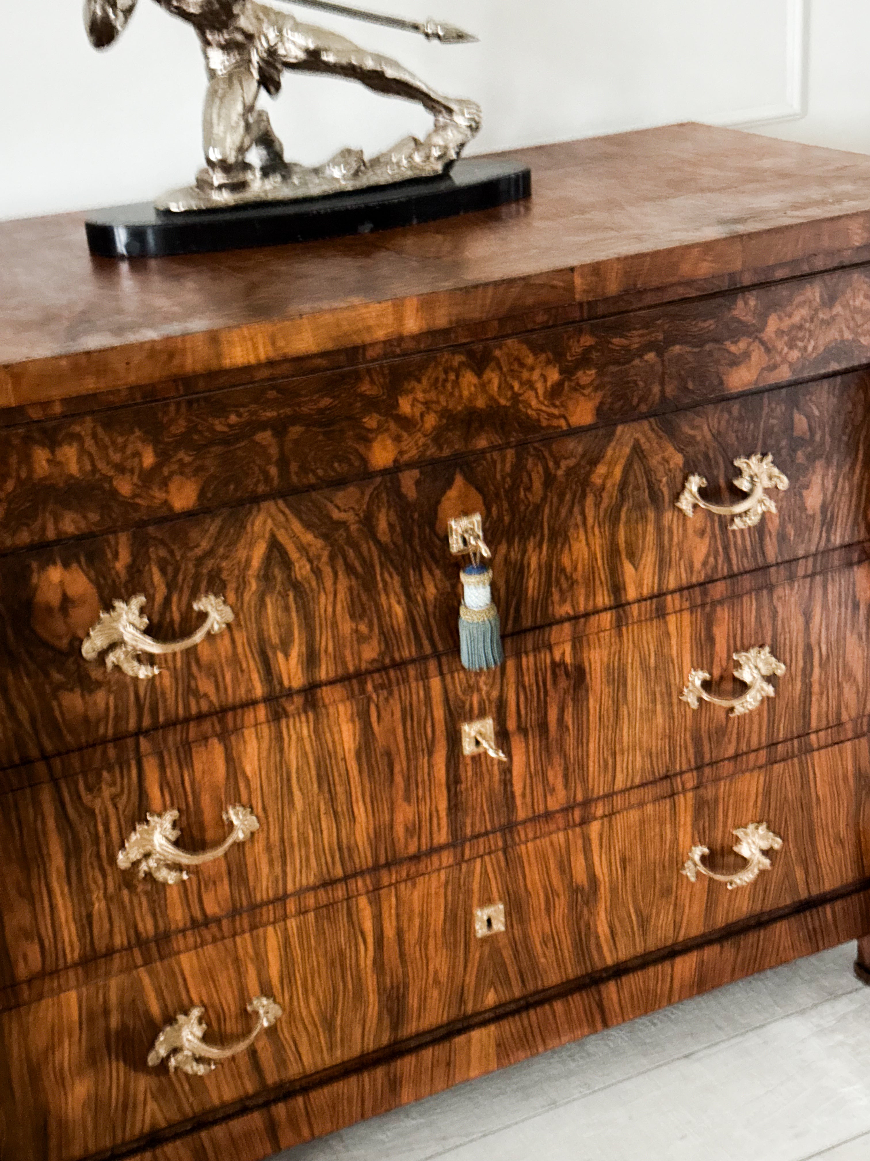 ANTIKE FRANZÖSISCHE EMPIRE KOMMODE NUSSBAUM WUNDERSCHÖNE MASERUNG