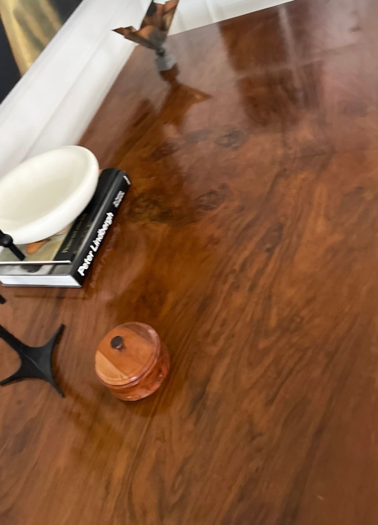 ELEGANTER ART DECO ESSTISCH AUS NUSSBAUM SCHÖNE MASERUNG