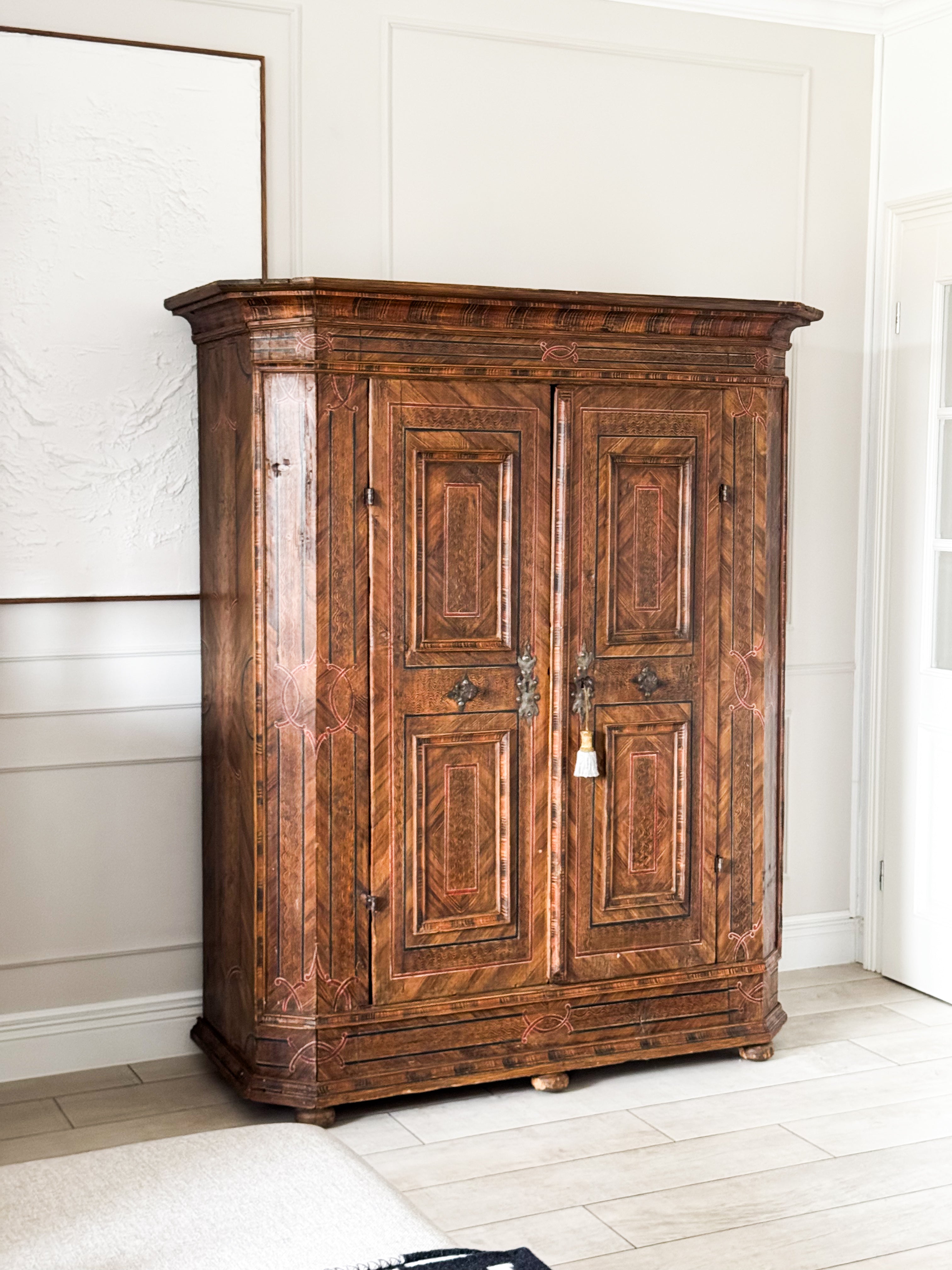 ANTIKER BAUERNSCHRANK AUS DER BAROCKZEIT HANDBEMALT 1780