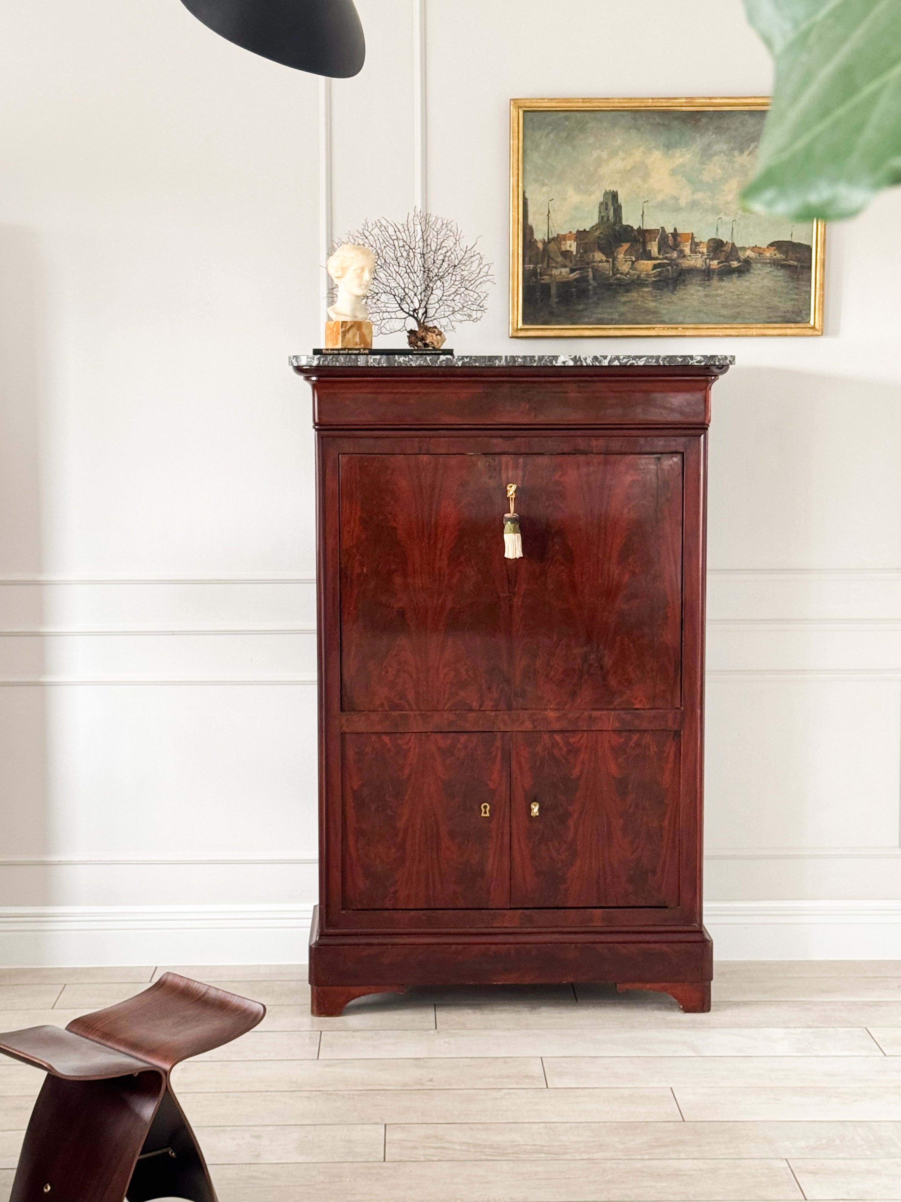 ANTIKER BIEDERMEIER SEKRETÄR AUS MAHAGONIHOLZ MIT MARMORPLATTE