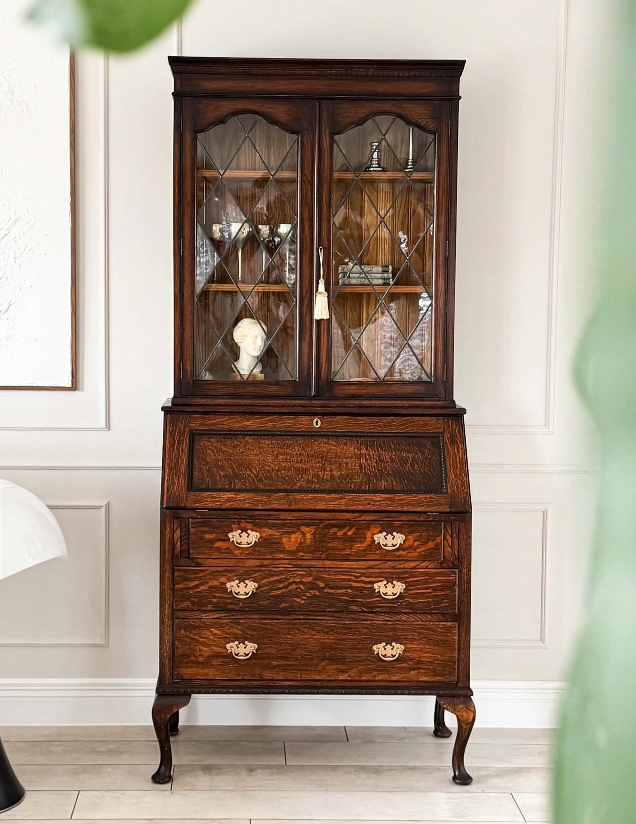 STILLVOLLER ANTIKER AUFSATZSEKRETÄR