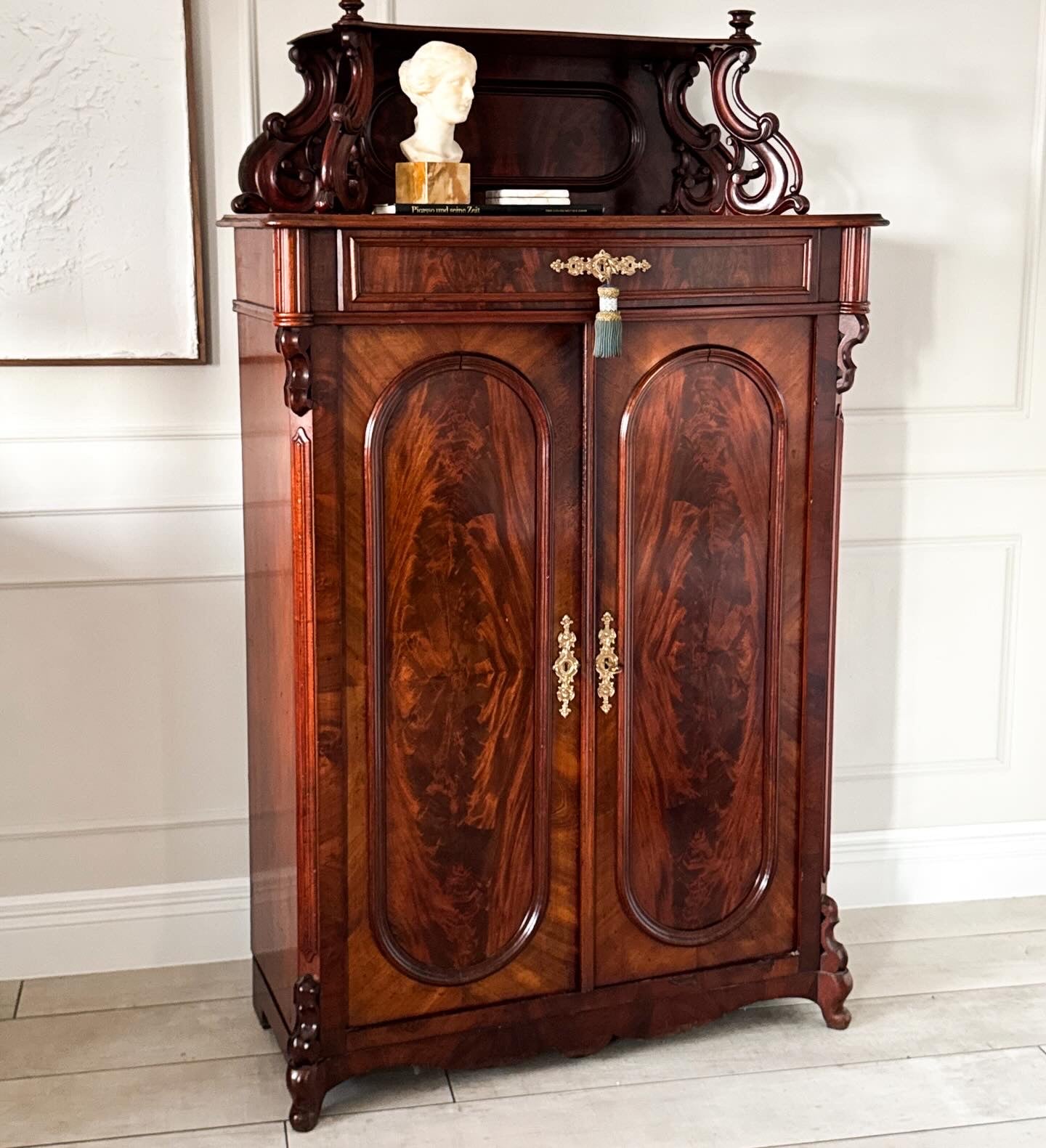 ANTIKER FRANZÖSISCHER LOUIS PHILIPPE VERTIKOSCHRANK