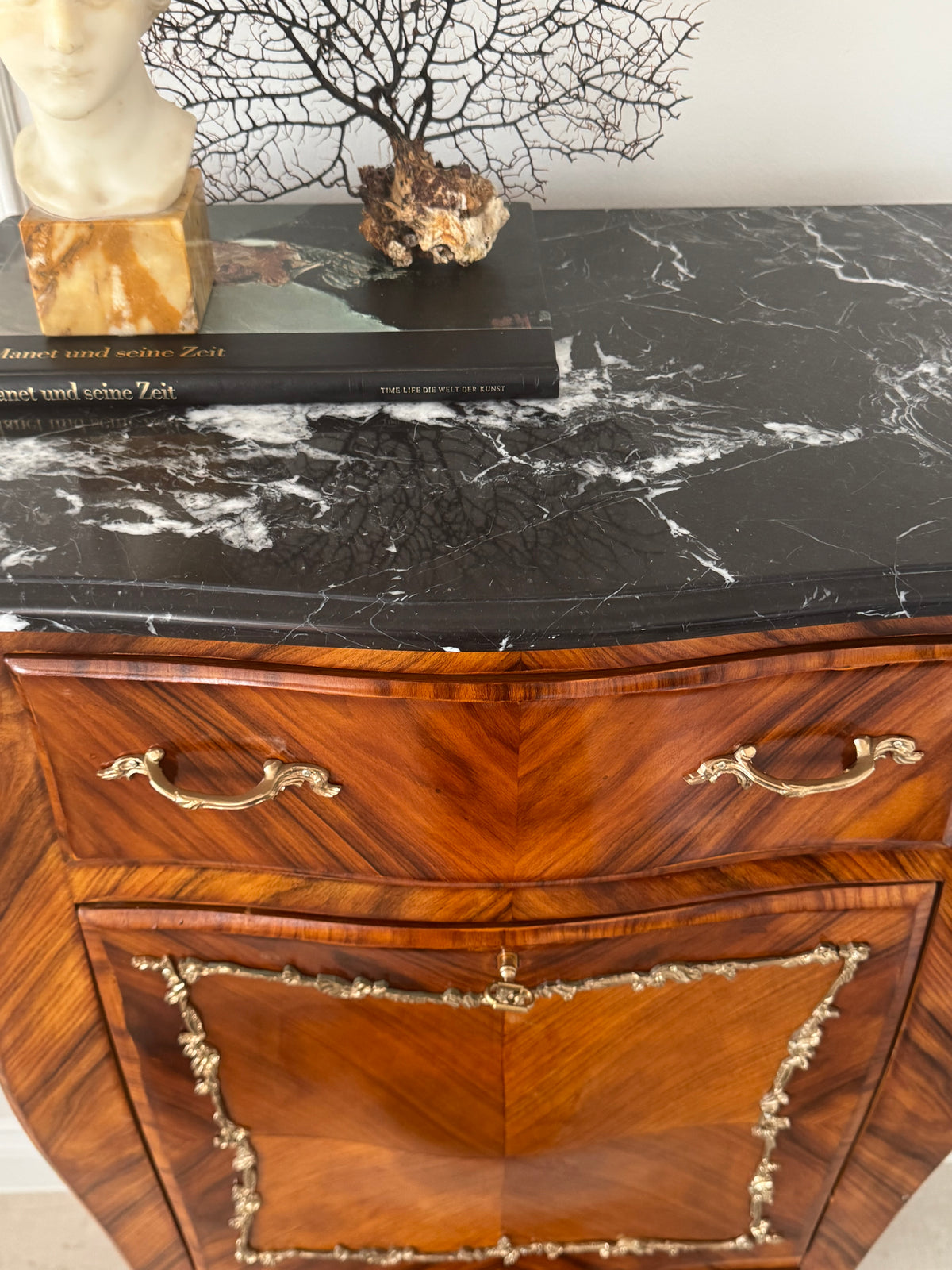 ANTIKER FRANZÖSISCHER DAMENSEKRETÄR LOUIS XV STIL MIT MARMORPLATTE
