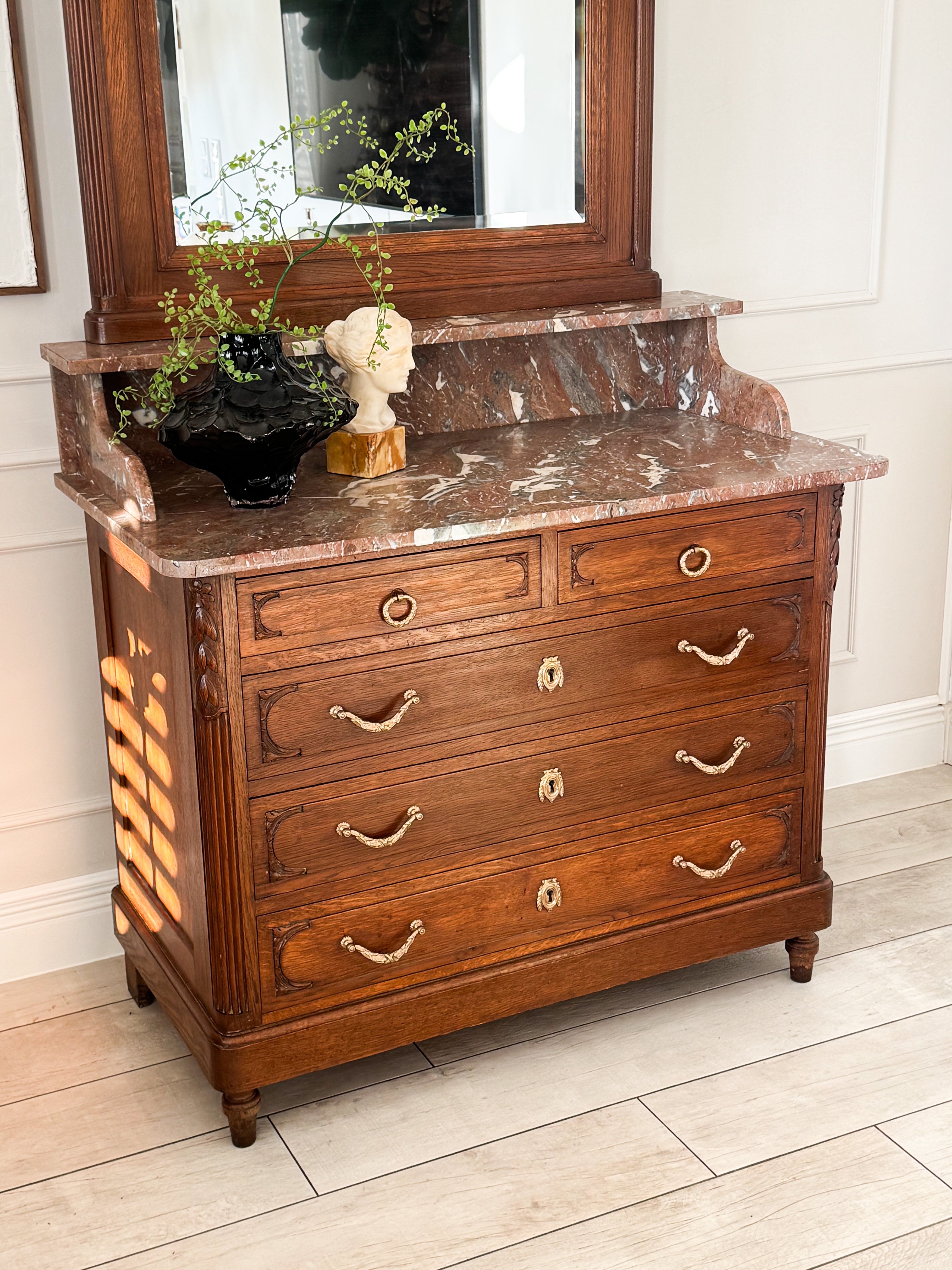 HÜBSCHE ANTIKE SPIEGELKOMMODE MIT MARMORPLATTE