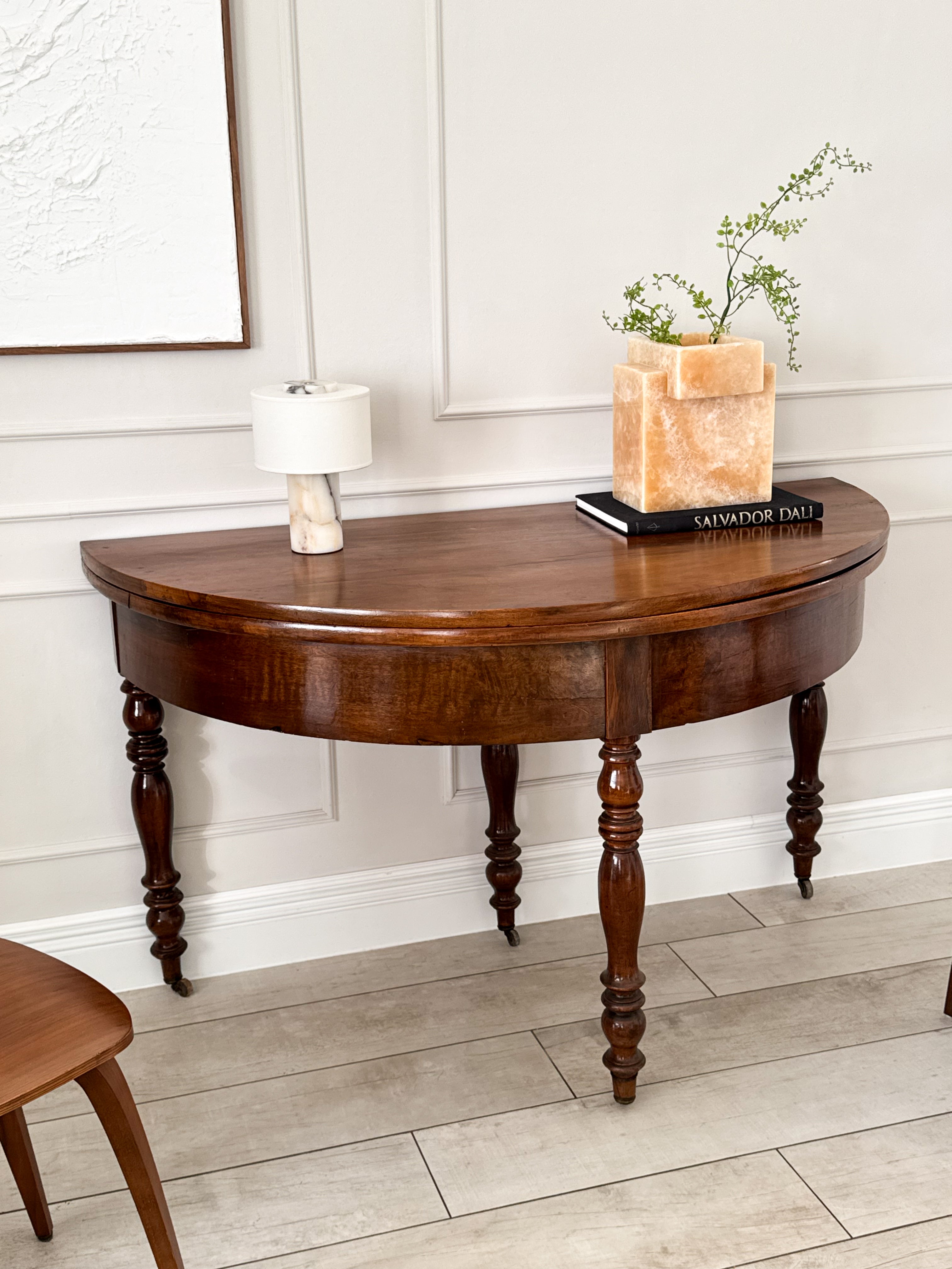 ANTIKER DEMI LUNE TISCH NUSSBAUM BIEDERMEIERZEIT