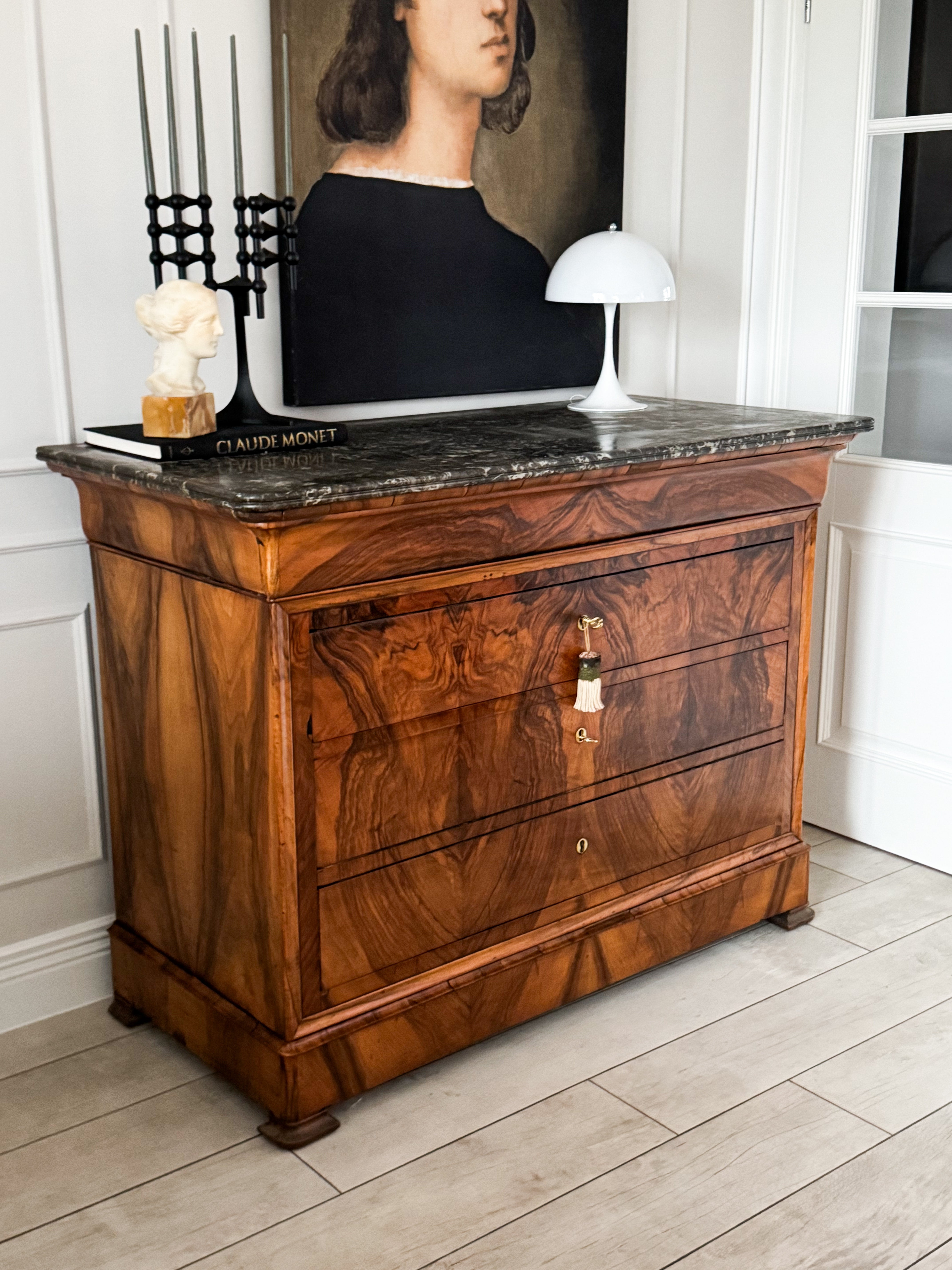 ANTIQUE FRENCH CHEST OF DRAWERS MADE OF WALNUT WITH MARBLE TOP