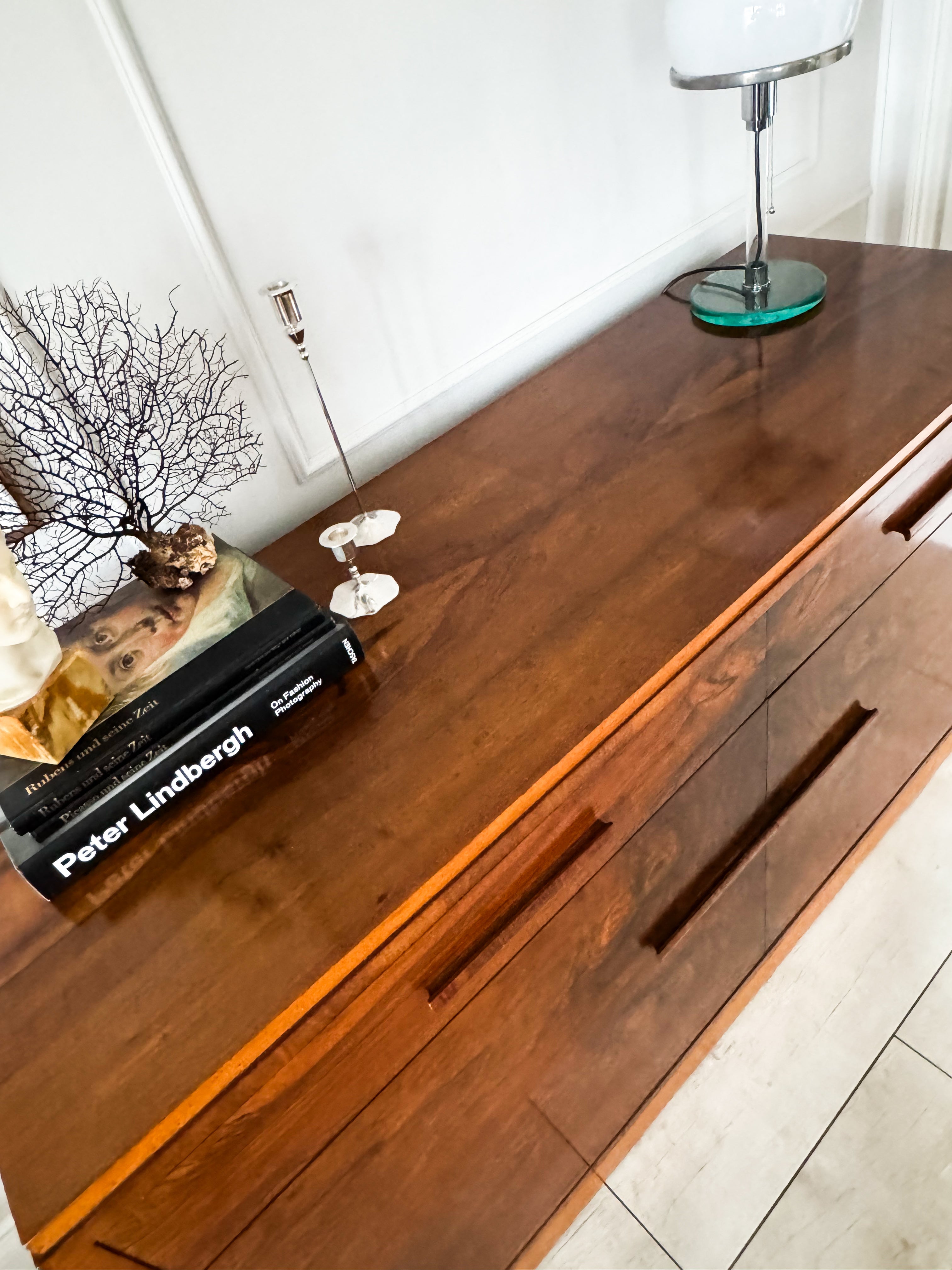 ART DECO SIDEBOARD AUS NUSSBAUM ZEITLOS UND ELEGANT