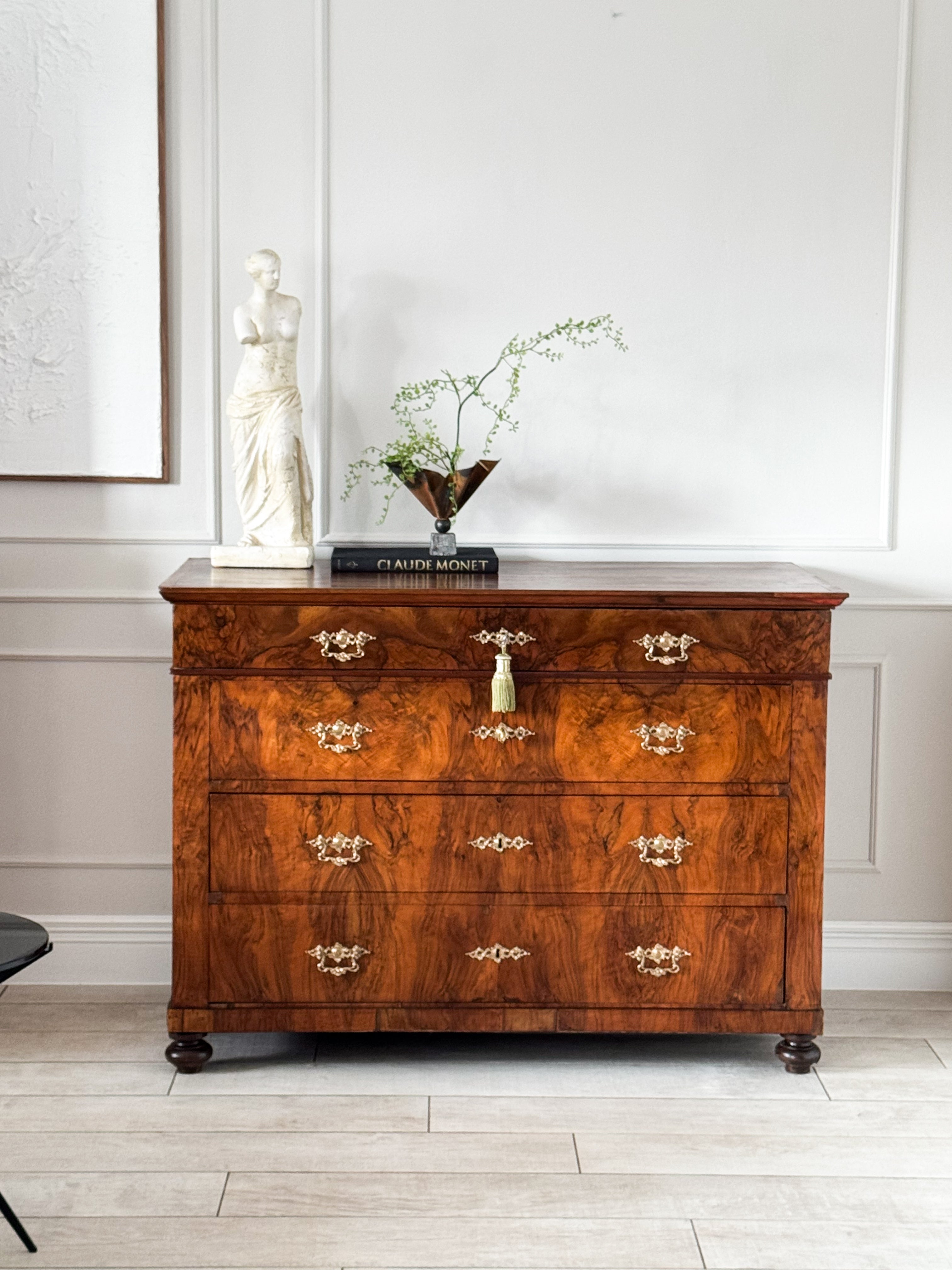 ANTIQUE BIEDERMEIER CHEST OF DRAWERS MADE OF WALNUT BEAUTIFUL GRAIN