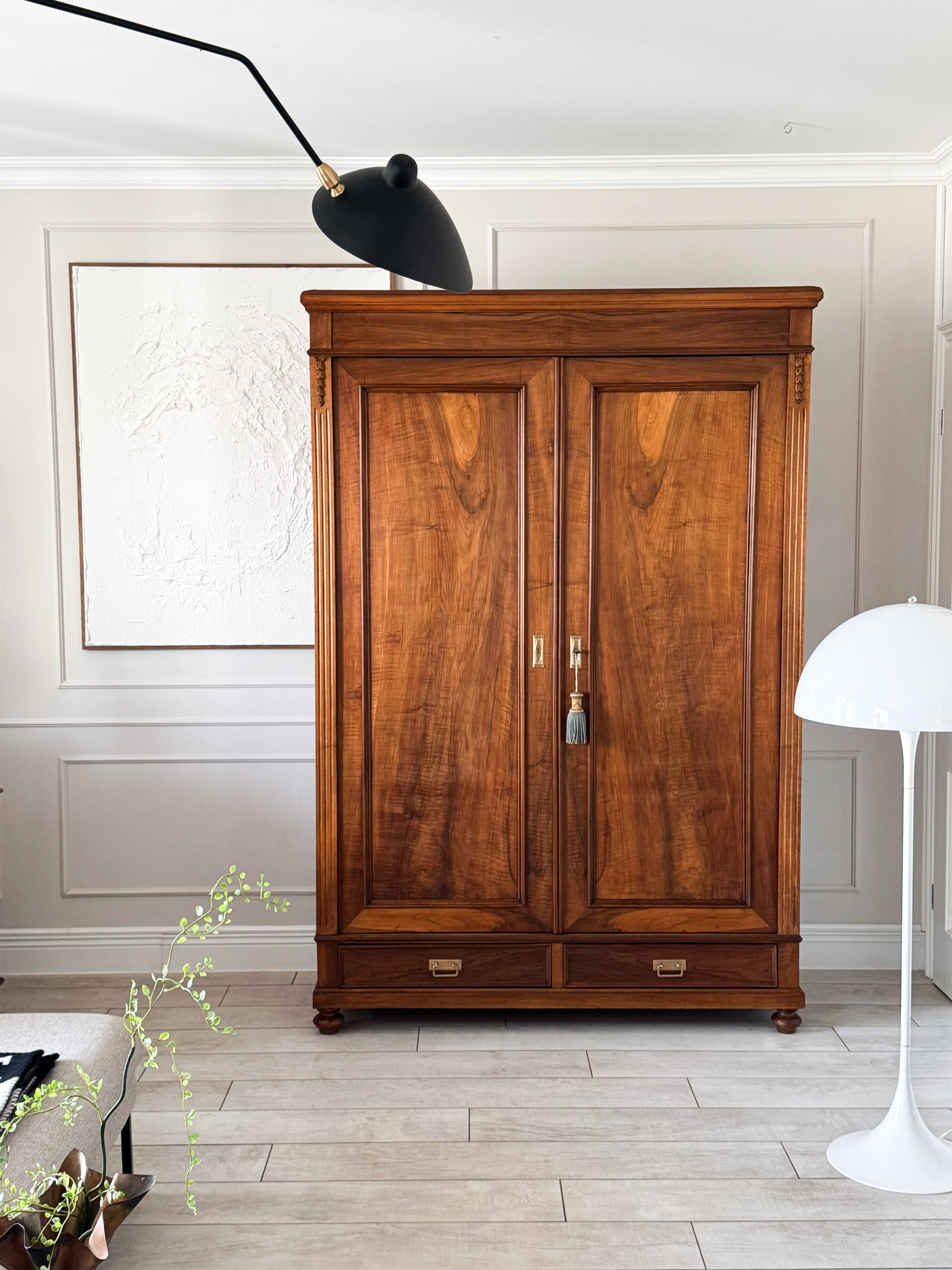 ANTIKER FRANZÖSISCHER SCHRANK AUS NUSSBAUM