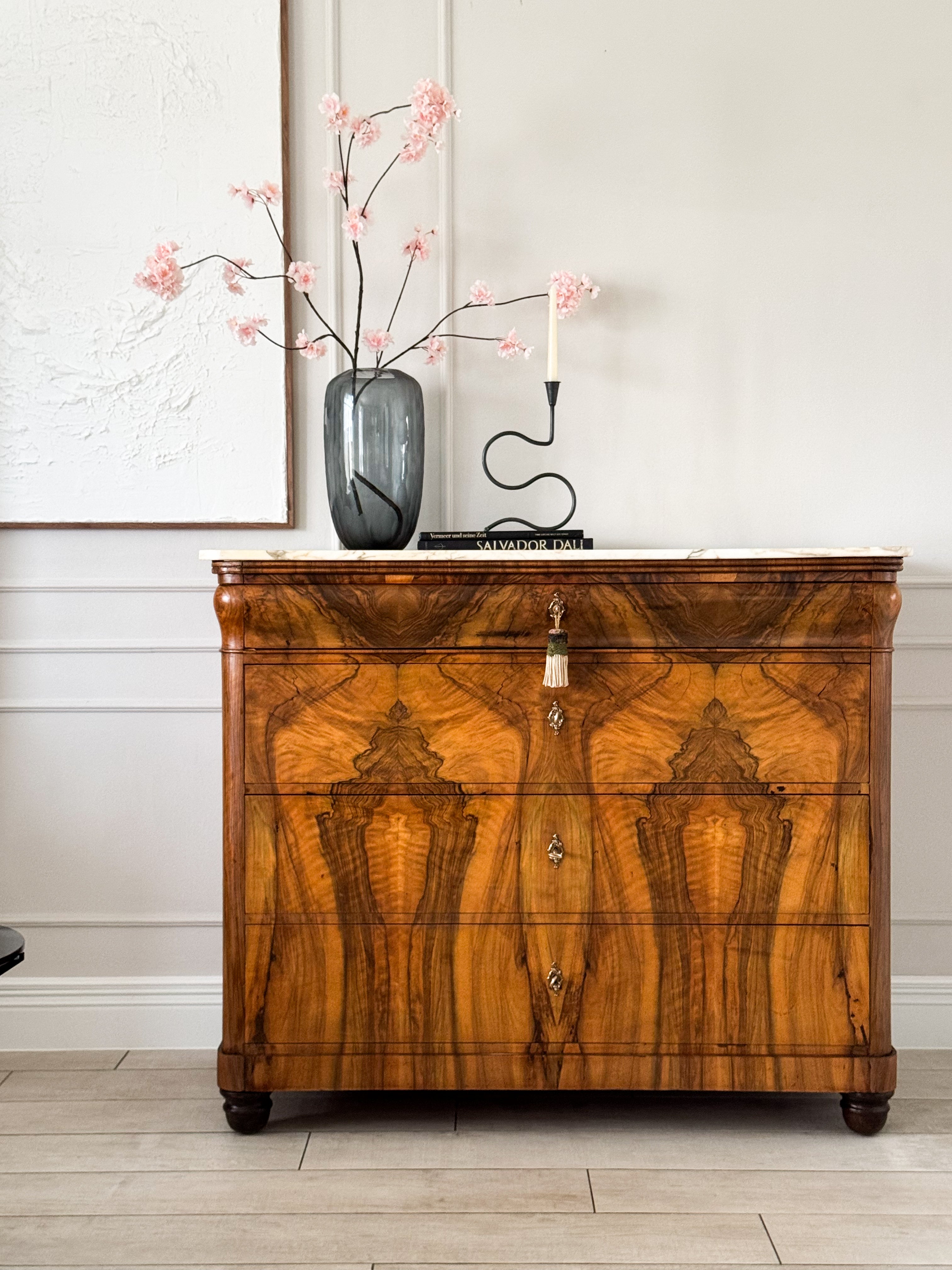 ANTIKE BIEDERMEIER KOMMODE MIT MARMORPLATTE NUSSBAUM SCHÖNE MASERUNG