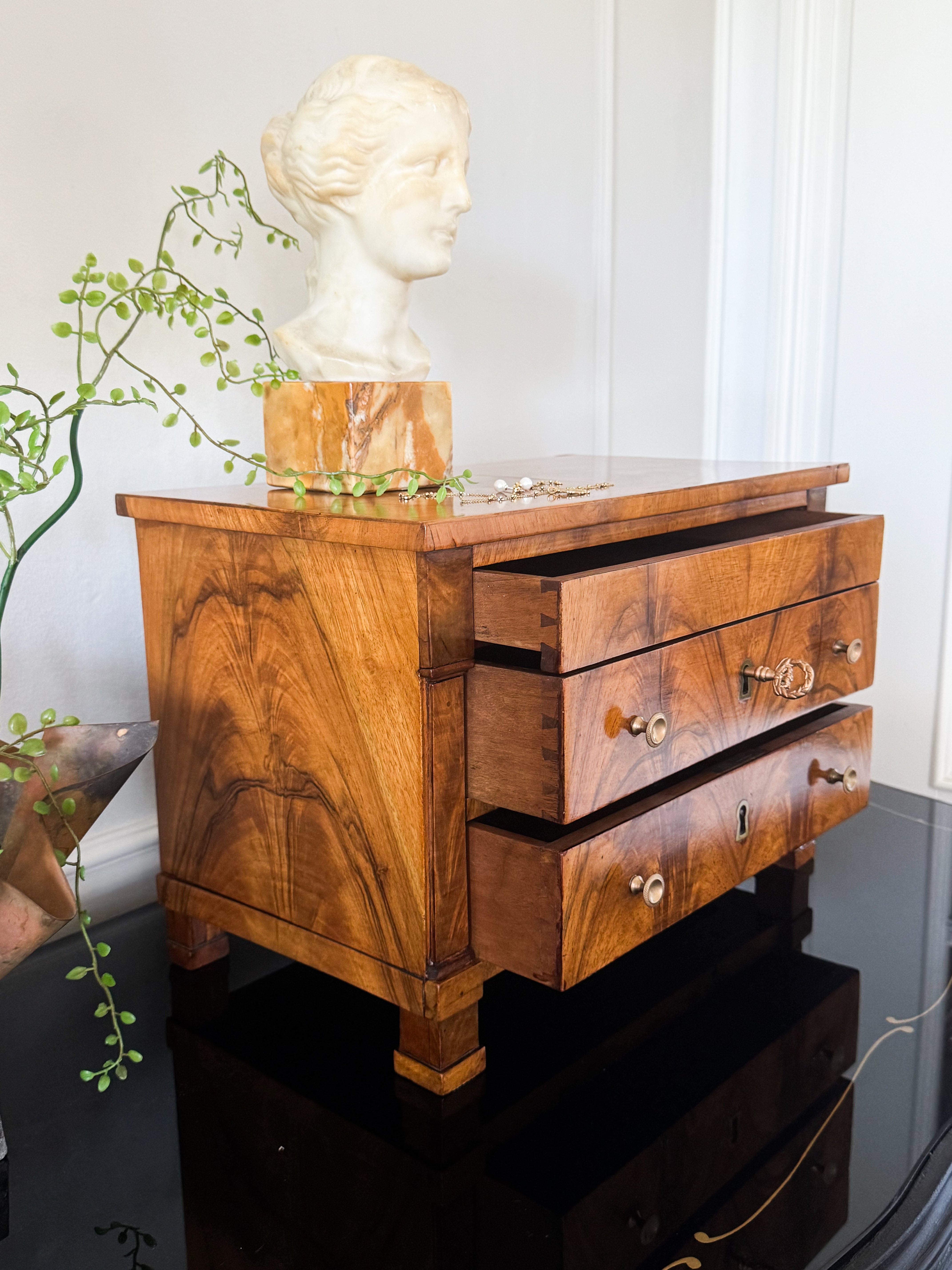 ANTIKE BIEDERMEIER MODELLKOMMODE MINIATURKOMMODE Schmuckstück