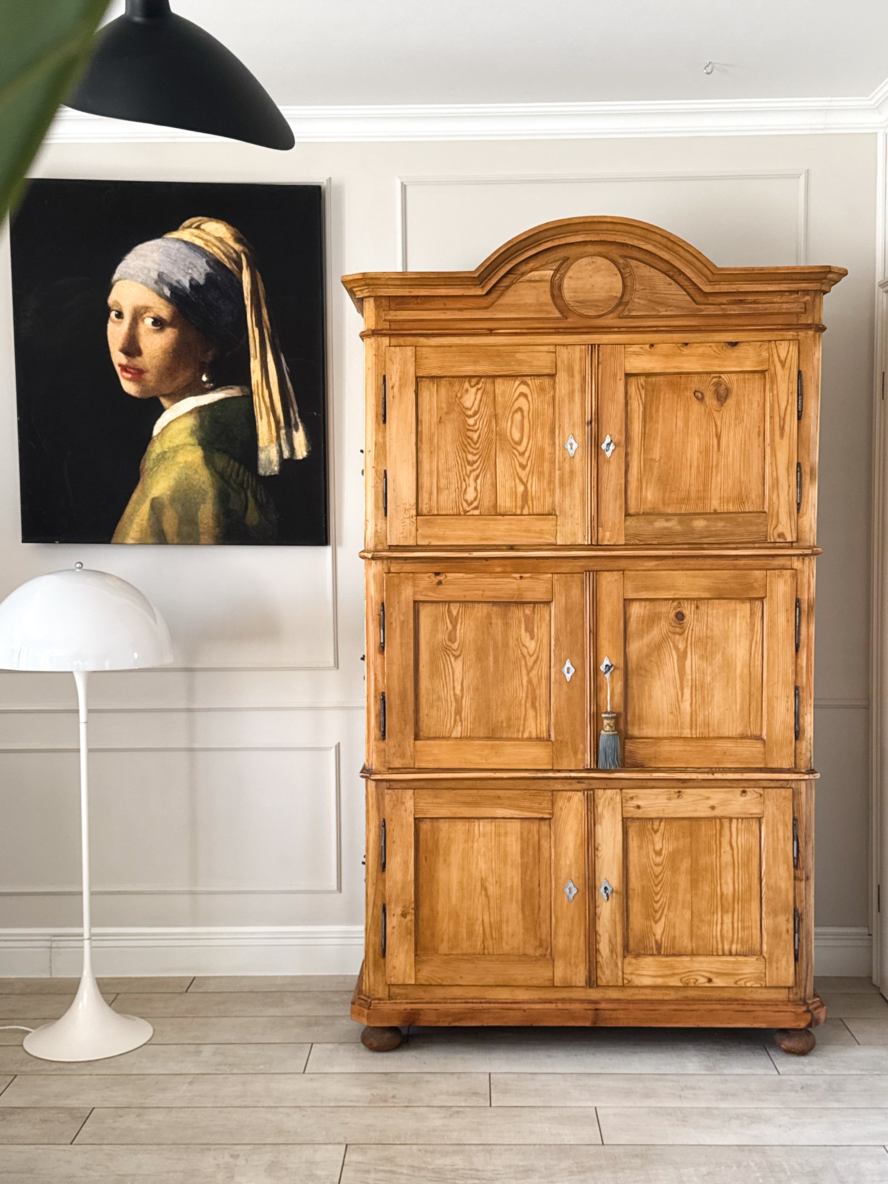 ANTIKER BRANDSCHRANK AUS WEICHHOLZ UM 1820