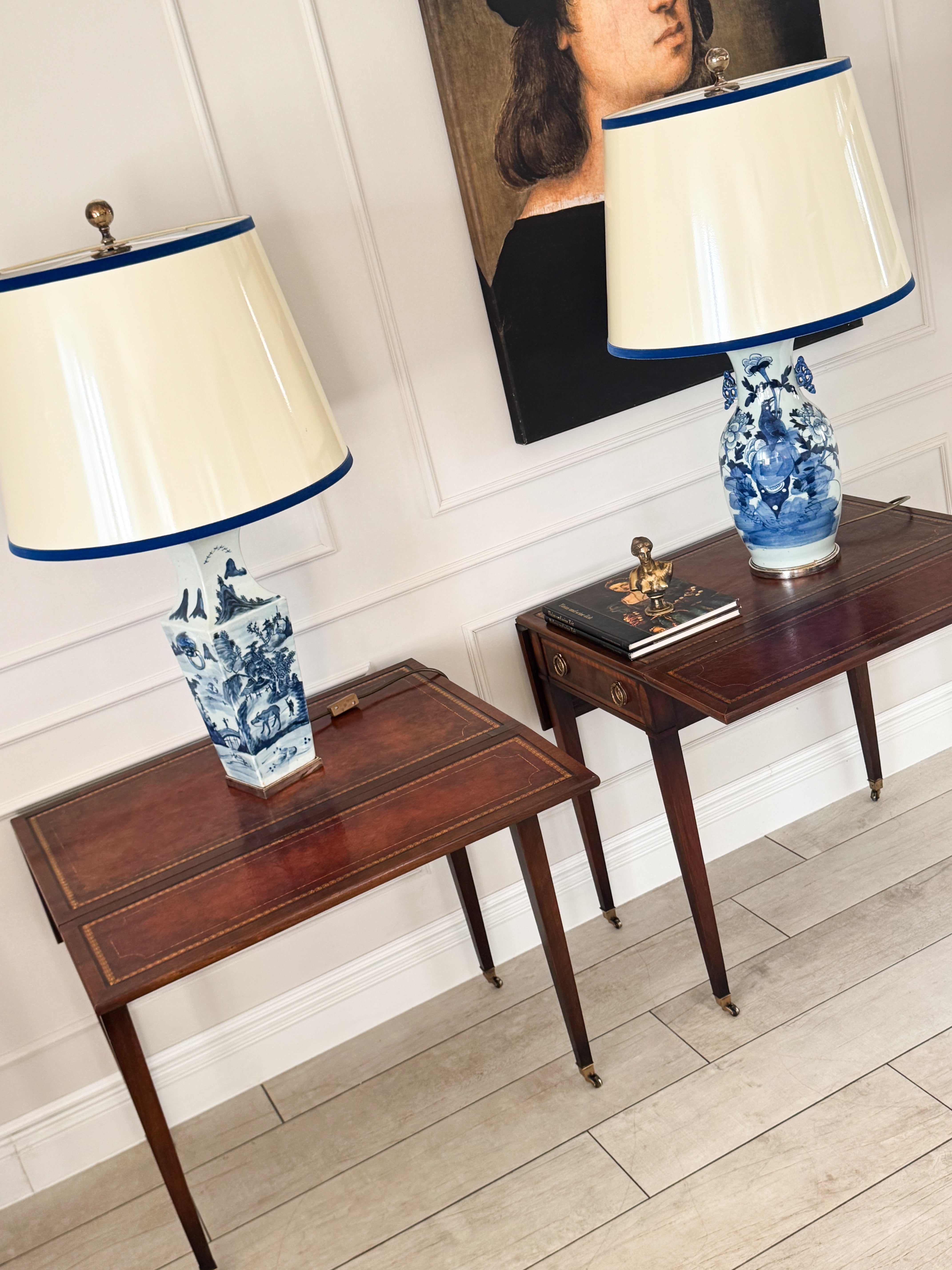 ANTIQUE ENGLISH PEMBROKE TABLE WITH FOLDING TOP