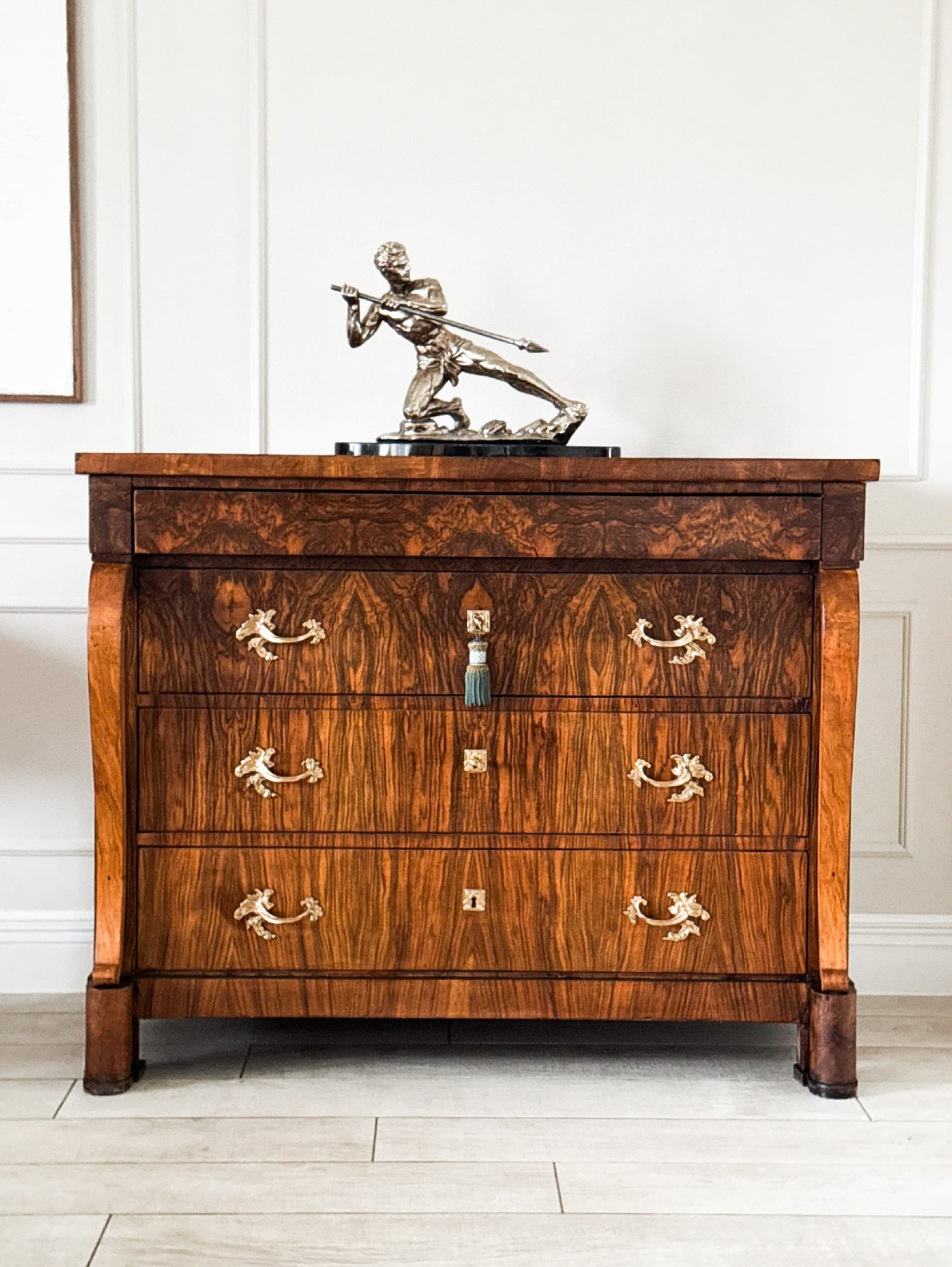 ANTIKE FRANZÖSISCHE EMPIRE KOMMODE NUSSBAUM WUNDERSCHÖNE MASERUNG